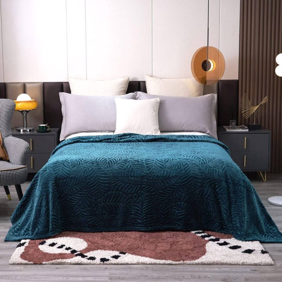 Superzachte lichte en comfortabele flanellen fleecedeken met gestructureerd bladpatroon pluche deken voor bed bank 150 x 200 cm koraalblauw