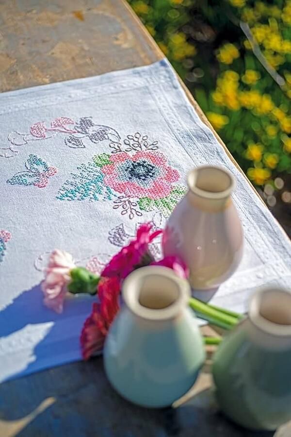 Tafelloper met pastelbloemen Wit katoen 1 stuk