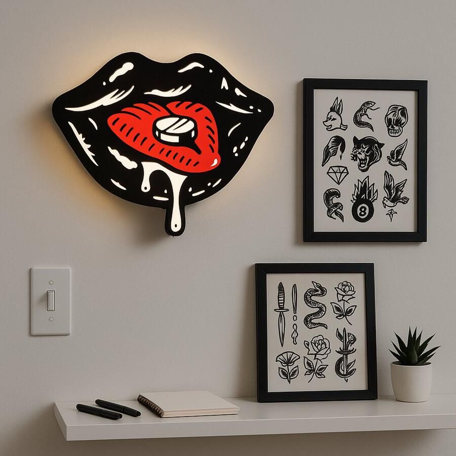 Tattoo Lightbox Lips Drugs – 3D LED Wandlamp Stoere Tattoo Stijl Decoratie Cadeau voor Tattoo Artiest & Fan Leeslampje Kinderen Cadeau Jongen Meisje of Baby Muur Decoratie Kunst Kinderkamer Babykamer Origineel Kraamcadeau of
