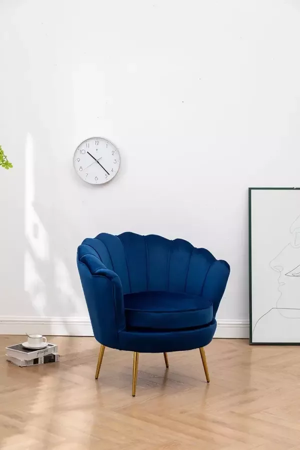 Velvet Shell Stoel Blauw Saffierblauw met Goudkleurig onderstel Fauteuil Chair Fluweel Schelp Beauty Salon Kaptafel Babykamer Trendy