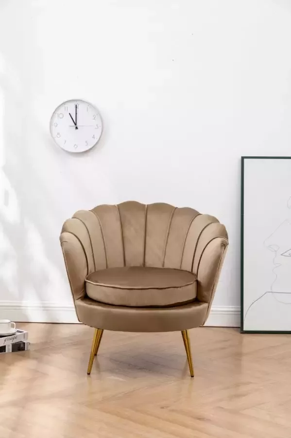 Velvet Shell Stoel Warm Camel Bruin met Goudkleurig onderstel Fauteuil Chair Fluweel Schelp Beauty Salon Kaptafel Babykamer Trendy
