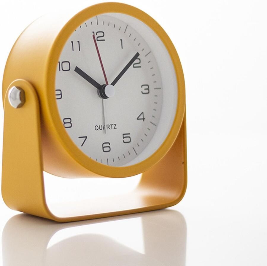 Verlichte Analoge Wekker Stille Wekker Zonder Tikkend Geluid Draaibare Standaard Metalen Tafelklok Werkt Op Batterijen Wekker Voor Studenten Geschikt Voor Woonkamerdecoratie slaapkamer nachtkastje Oranje