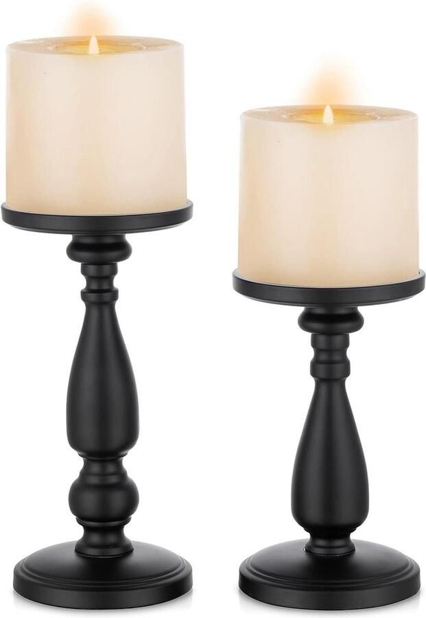 Vintage Groot Pijler Kandelaars Set van 2 Metalen Kandelaar Retro Matzwarte Kandelaarhouders Middelpunt Shabby Chique Ornamenten voor Koffie Eettafel Mantel Open Haard Decor HTML Content