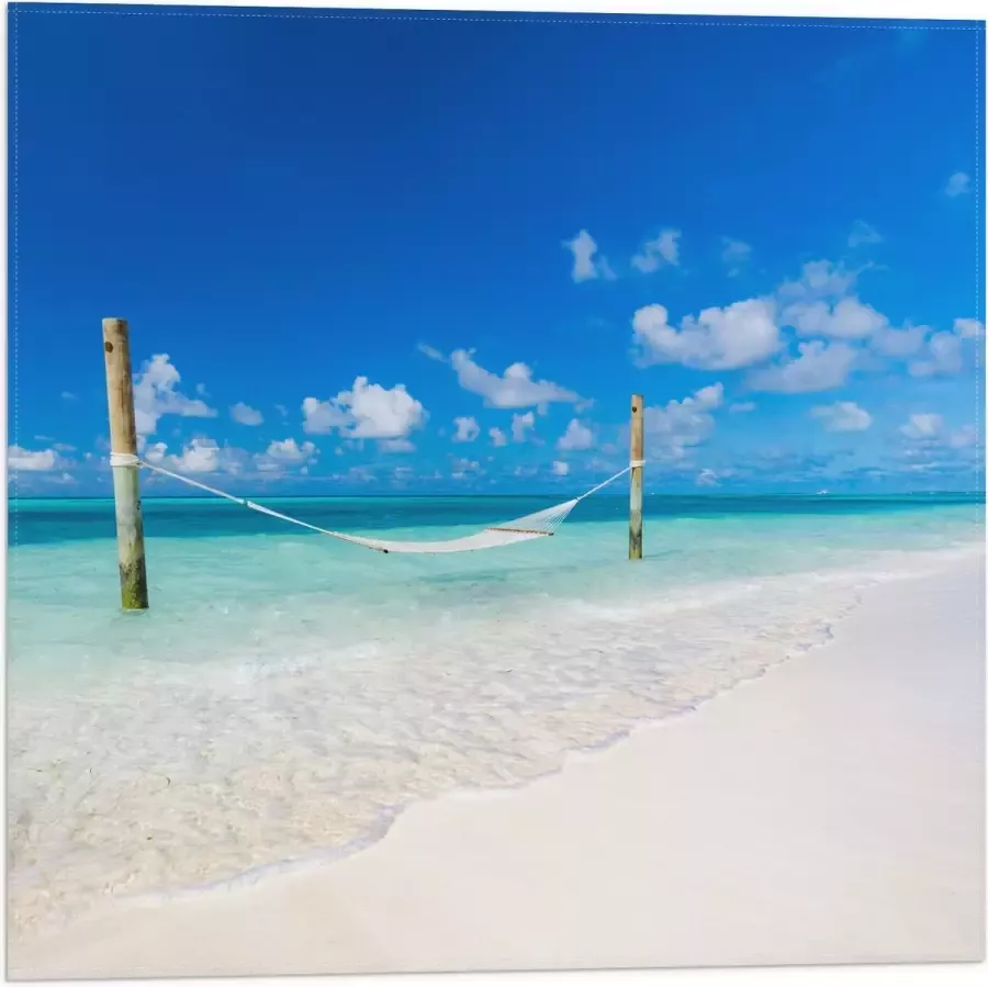 Vlag Hangmat boven Aankomende Golven op Wit Tropisch Strand 50x50 cm Foto op Polyester Vlag