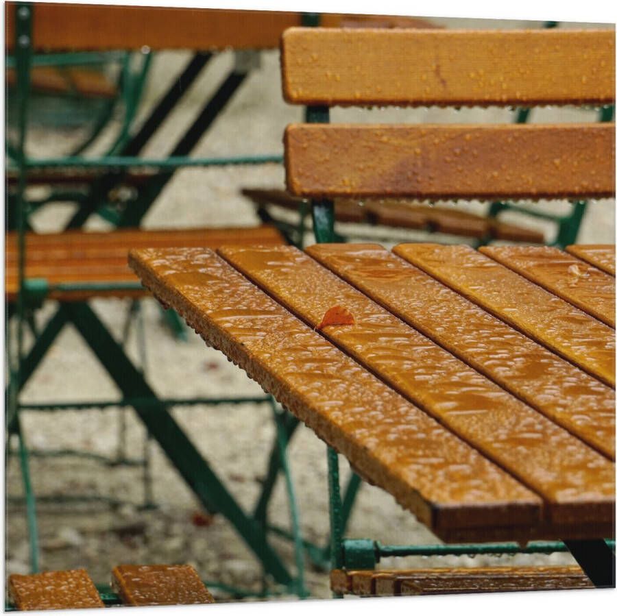 Vlag Tafel Stoelen Regen Druppels Nat Hout 100x100 cm Foto op Polyester Vlag