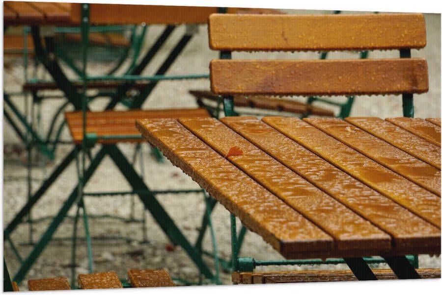 Vlag Tafel Stoelen Regen Druppels Nat Hout 120x80 cm Foto op Polyester Vlag