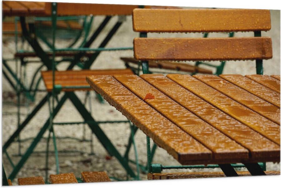 Vlag Tafel Stoelen Regen Druppels Nat Hout 150x100 cm Foto op Polyester Vlag