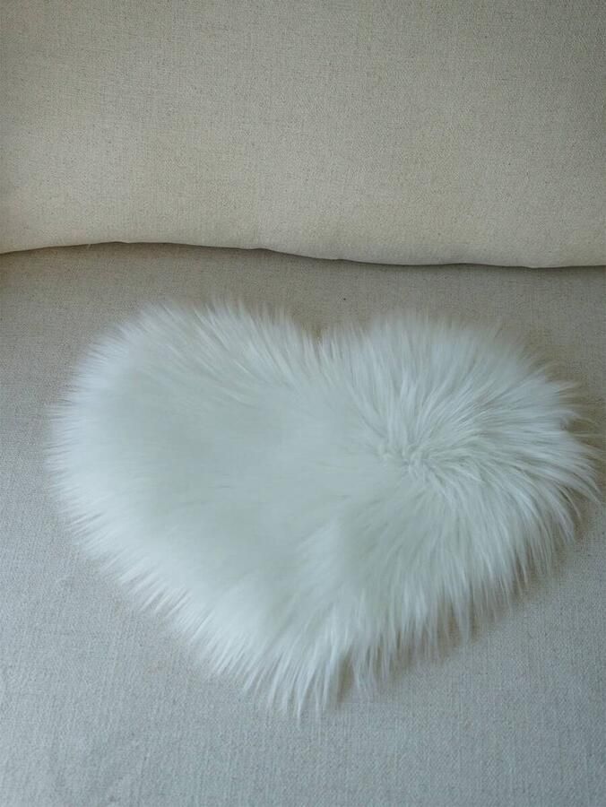 Vloerkleed Hart Fluffy kleed Wit Pluizig vloerkleed Faux Fur Kleed Decoratie Fur Wit Mat Pluizig Bont kleed Nepbont kleed Bont Vloerkleed Hartvorm Kleed Schapenvacht Vloerkleed Imitatiebont Imitatie Schapenvacht