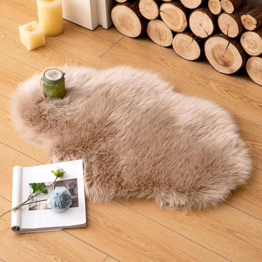 Vloerkleed van imitatiebont Pluizig Zacht Warm Modern Vloermat Bankmat Imitatiebont Decoratief Bont Onregelmatig Bedkleed Wol Langhaar Look Gezellig 60 x 90 cm Oker