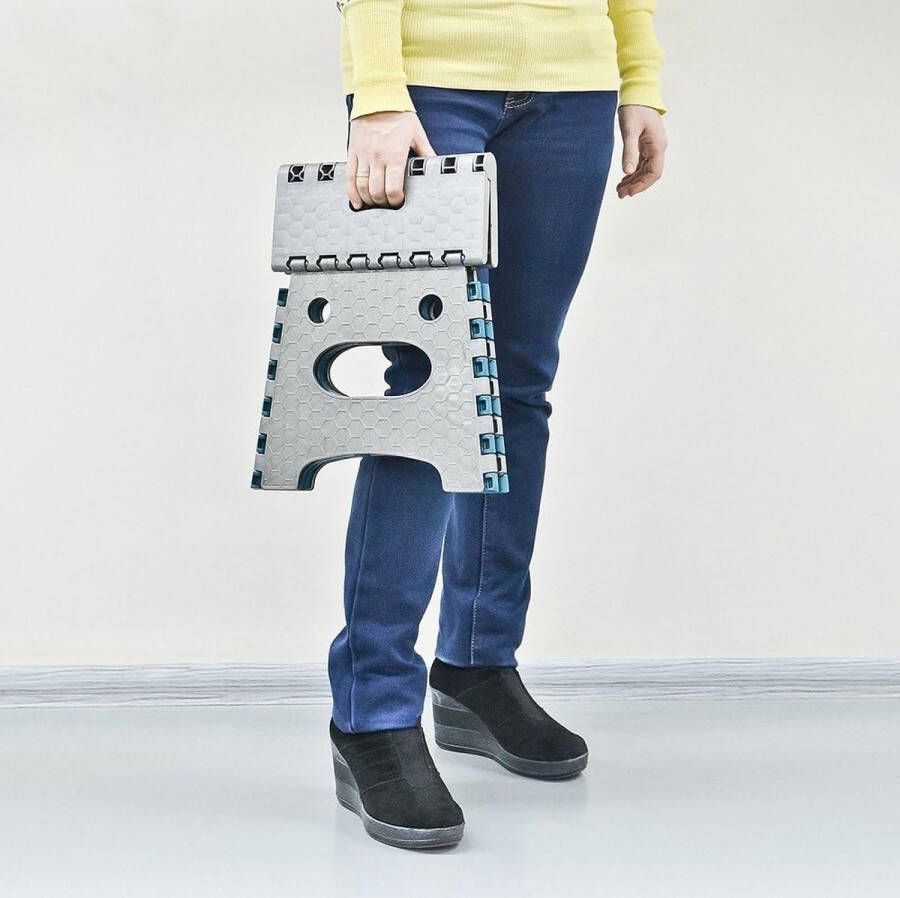 Opklapbare kruk opstapkruk met handgreep inklapbaar tot 100 kg hoogte 26 8 cm in grijs-blauw klapstoel draagbaar voor keuken badkamer tuin