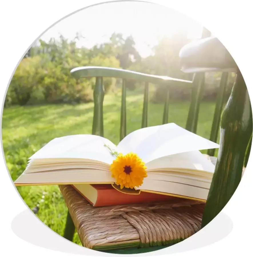 WallCircle Wandcirkel ⌀ 60 Stoel met een boek in de tuin Ronde schilderijen woonkamer Wandbord rond Muurdecoratie cirkel Kamer decoratie binnen Wanddecoratie muurcirkel Woonaccessoires