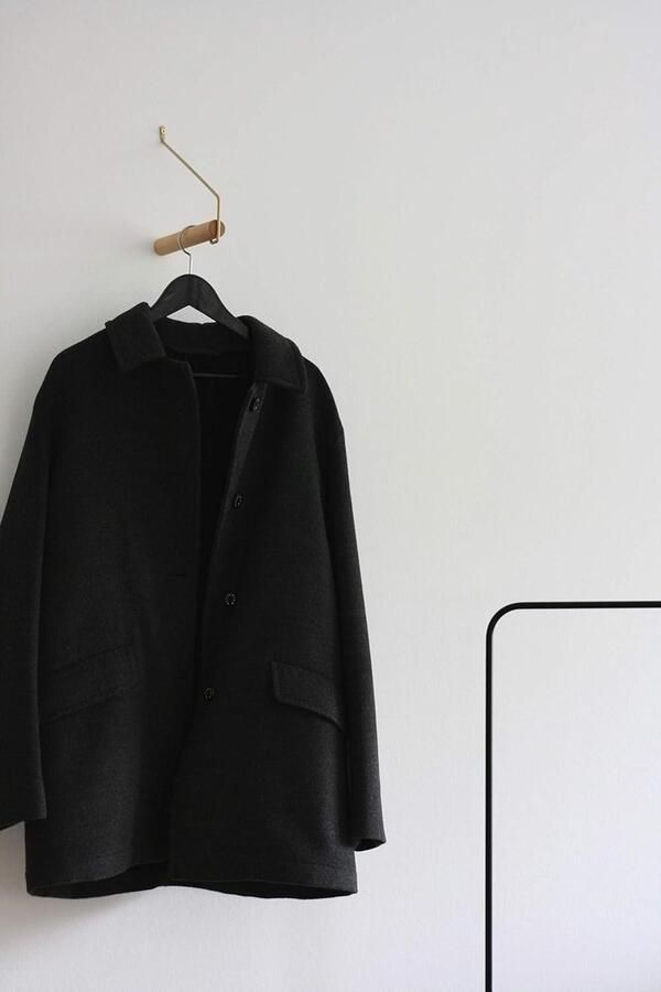 Wandhaak van Hout en Messing met Kledingstang Muur Kledingrek Kapstok Hangrail Wandmontage Design (Beuken)