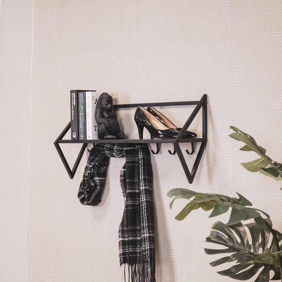 Wandkapstok – Zwart Metaal 7 Haken + 1 Plank stoere industriële uitstraling