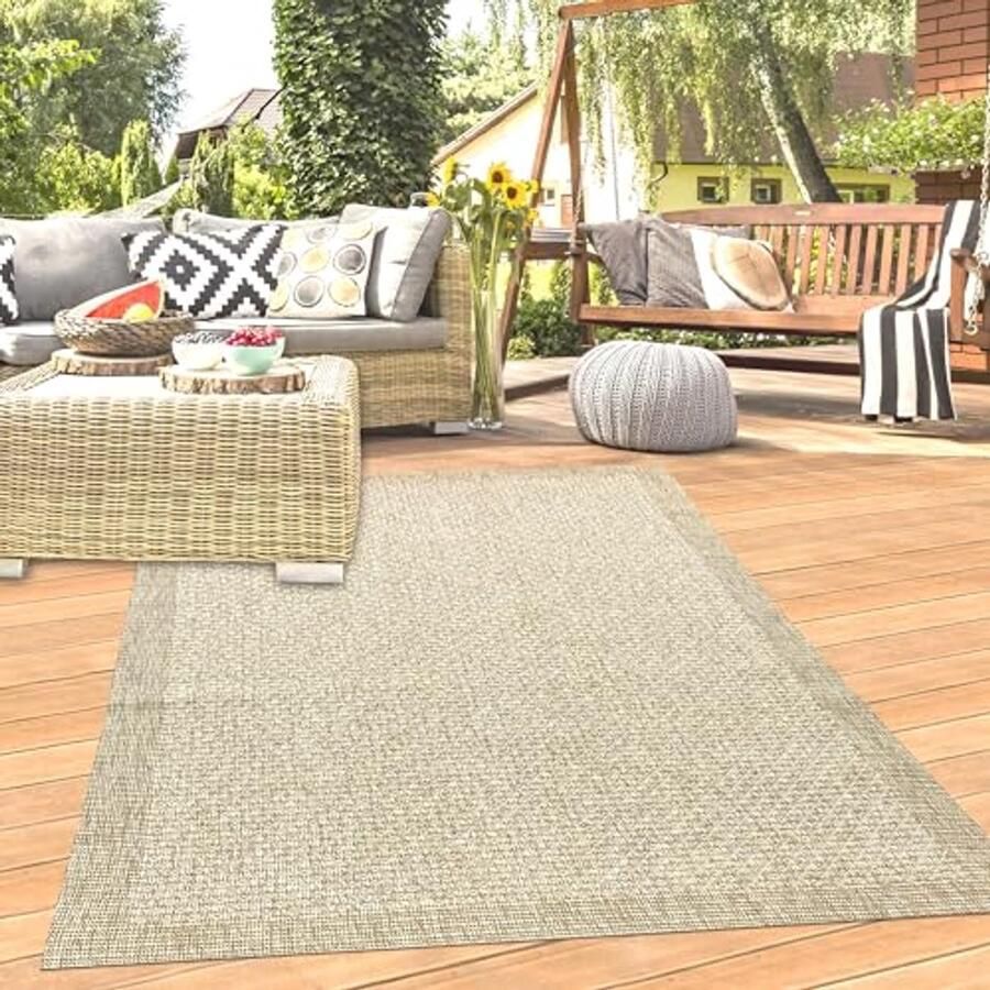 Weerbestendig beige vloerkleed voor woonkamer tuin balkon en terras 240 x 340 cm