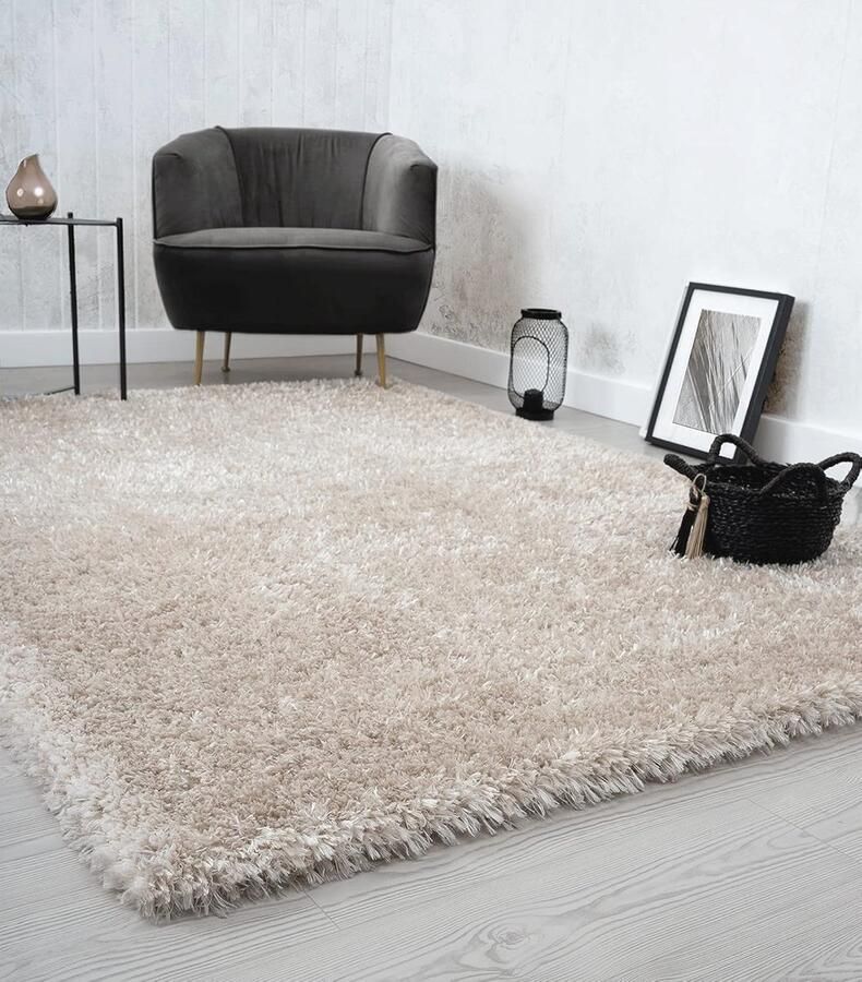 Zacht hoogpolig tapijt in beige modern en onderhoudsvriendelijk voor woonkamer en slaapkamer 120 x 160 cm