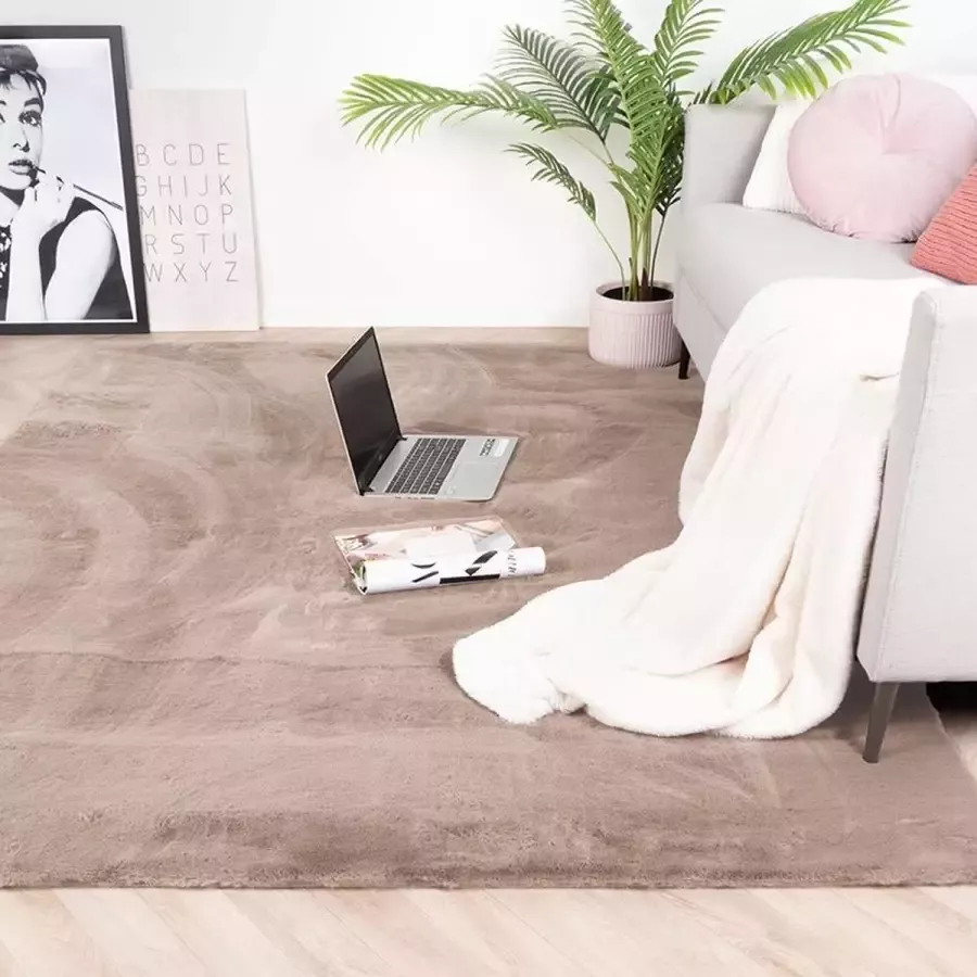 Zacht Hoogpolig vloerkleed Comfy Taupe 140x200cm