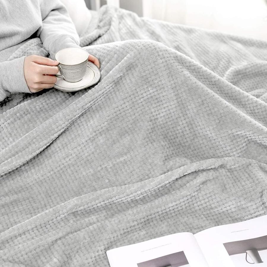 Zachte en Warme Fleece Deken voor Bank Bed en Kantoor 150 x 200 cm Lichtgrijs