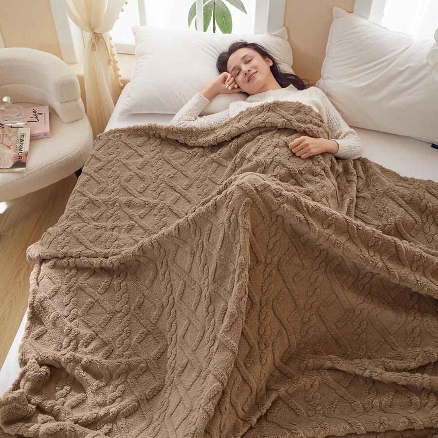 Zachte fleece sprei voor tweepersoonsbed warme en comfortabele fleecedeken chocolate 150 x 200 cm