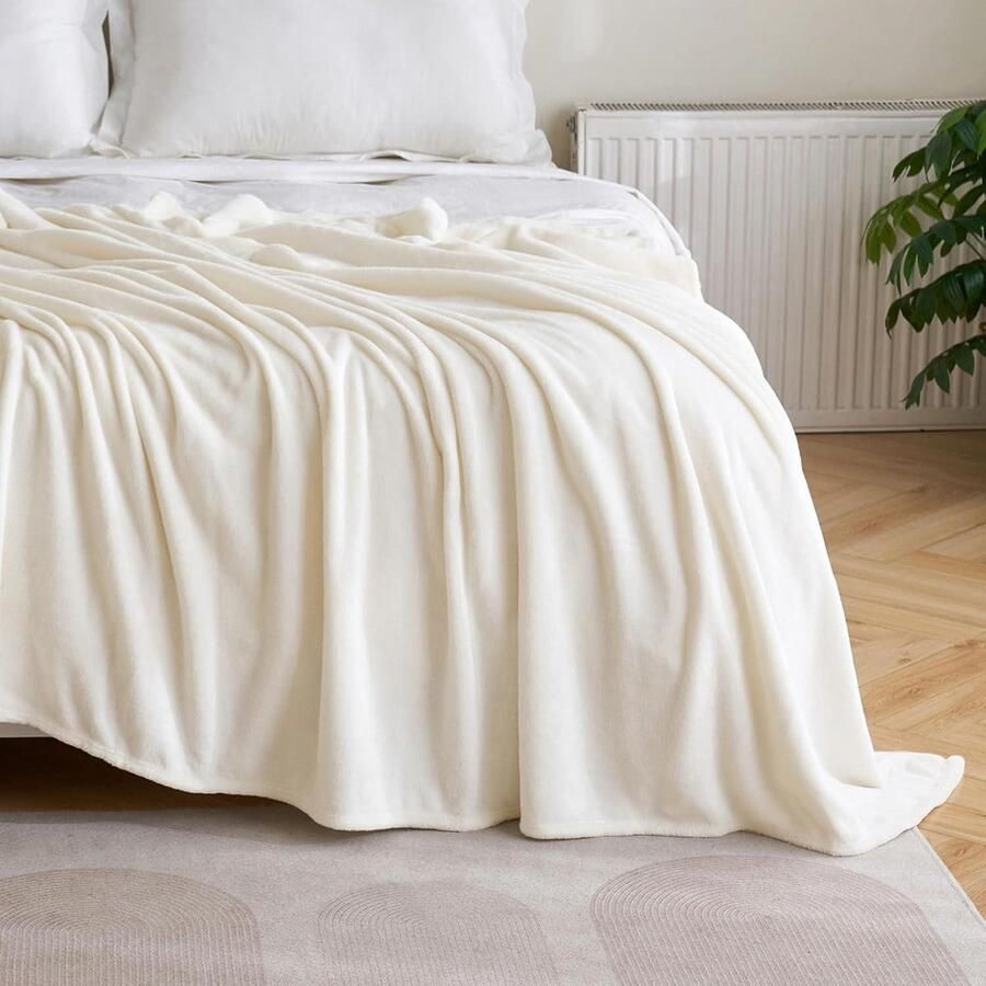 Zachte Pluizige Effen Kleur Flanellen Fleece Gooi Deken King Size Comfortabel Pluche Warm en Gezellig voor Bed Sofa Slaapkamer Beige 90x106 Inch 230x270cm