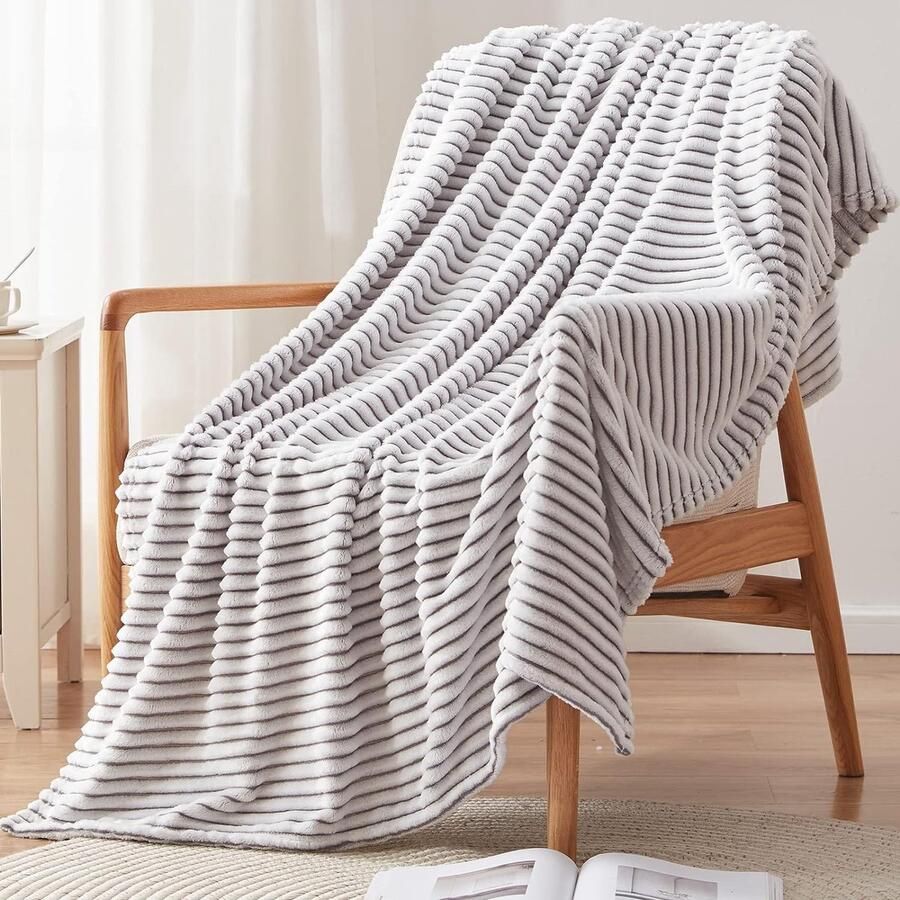 Super zachte fleece deken Sherpa fleece plaid zachte pluche warm en knus enkellaags 3D aanrakingsgevoel perfect voor bedbank en zitbank grijs ca. 130 x 150 cm - Foto 2