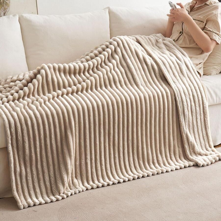 Mrs. Jones Fleece plaid zachte warme comfortabele deken voor bank corduroy-look pluizige deken voor bed slaapkamer bank onderweg kinderen 125 x 150 cm beige gezelligheid thuis camping
