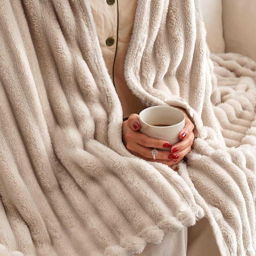 Zachte warme fleece plaid voor bank en bed corduroy-look beige 125 x 150 cm