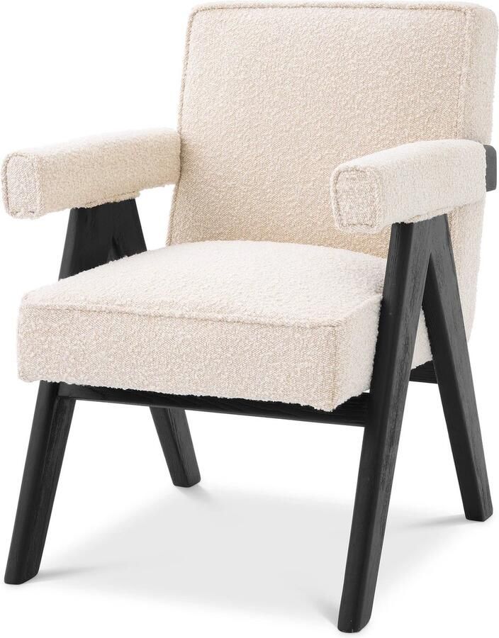 Eichholtz eetkamerstoel Greta combineert een vintage uitstraling met ultiem zitcomfort massief hout met cremekleurige boucle W. 63 D. 70 H. 87.5 SD. 50 SH. 47 AH. 67 cm