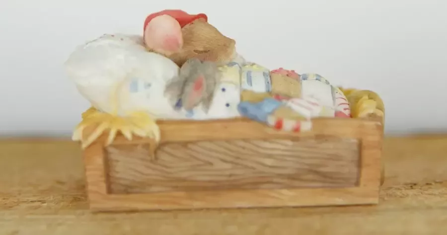 Enesco Priscilla's Mouse Tales Beeldje Slapende Muis Collectie item Verzamelaar Uniek Muis in Bed