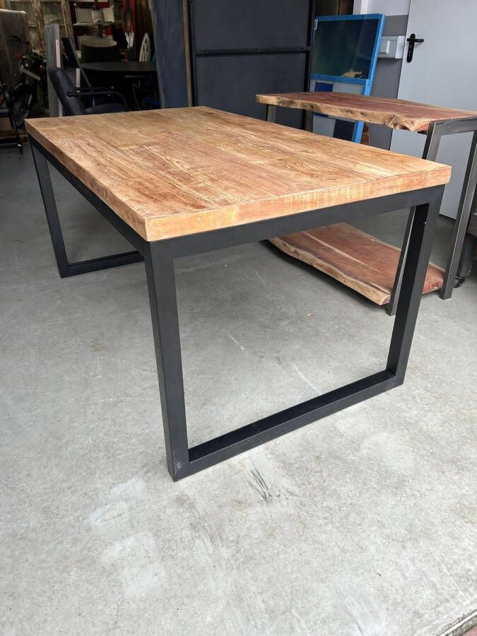 ETW Industriële tafel hout zwart metalen frame 160 x 90 cm