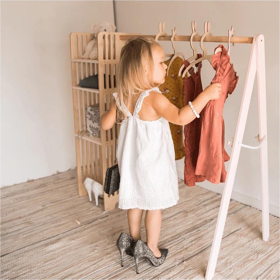 EWART WOODS Houten Kledingrek voor Kinderen – Montessori Stijl met Opbergshelves – Roze Zelfstandig Kleding Keuze & Opruimen – Berken Multiplex