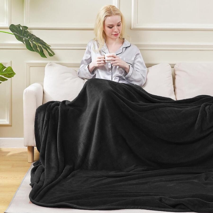 Famanu Dikke Fleece Deken 220 x 240 cm Zwart Zacht & Warm Dubbelzijdig Omkeerbaar Plaid voor Bed & Bank