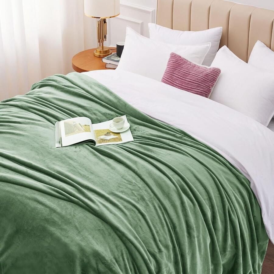 Famanu Knuffeldeken Fleece 220 x 240 cm Groen XXL Woondeken voor Bank Zacht & Licht