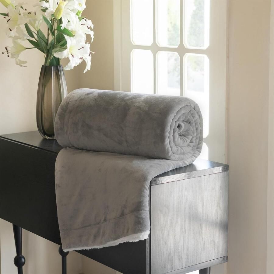 Famanu Knuffeldeken Sherpa 150 x 200 cm Grijs Warme Zachte Fleece Plaid voor Bank & Woonkamer Winterdeken