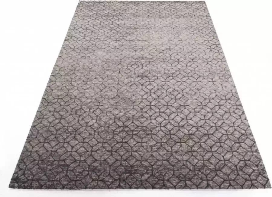 Floorpassion Noma 22 Uniek geometrisch vloerkleed in steengrijs met zachtgrijze lijnen