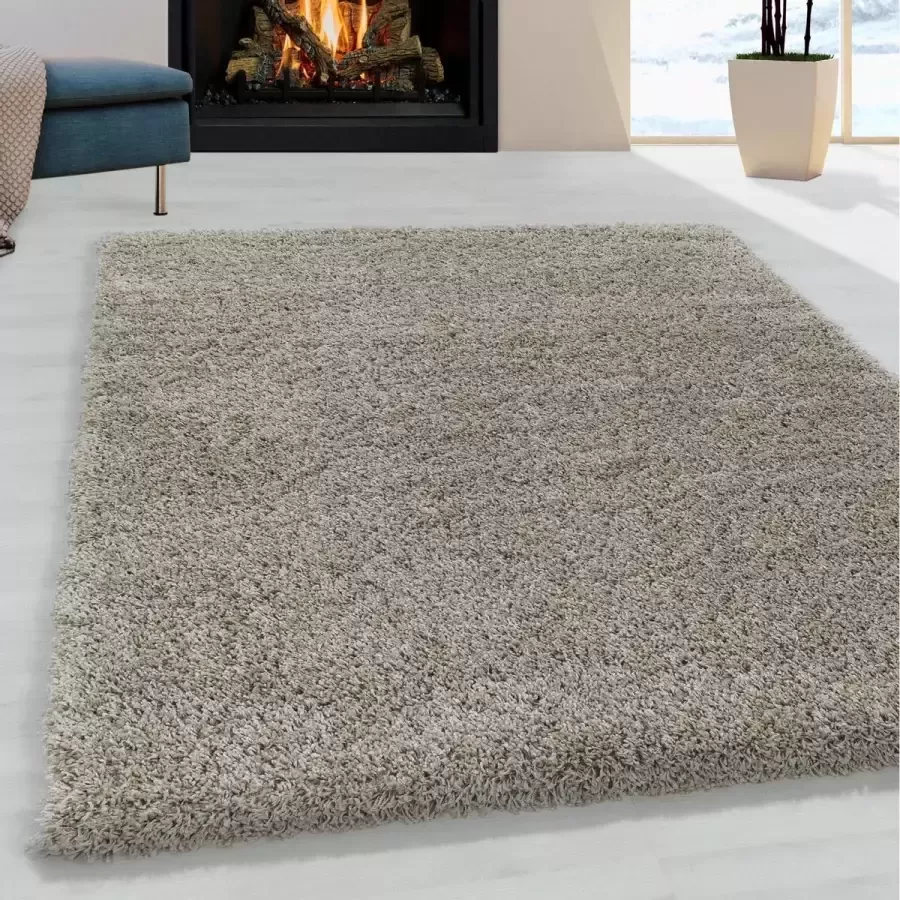 Flycarpets Azure Vloerkleed Beige Effen Hoogpolig 140x200 cm