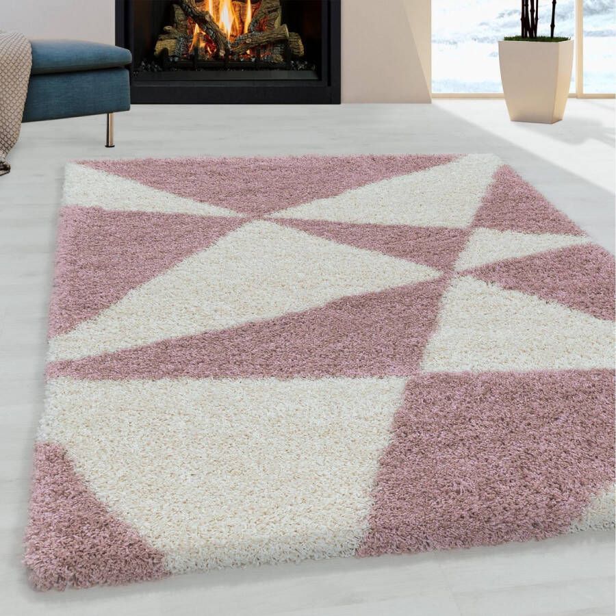 flycarpets Azure Vloerkleed 140x200cm Roze Geo Hoogpolig