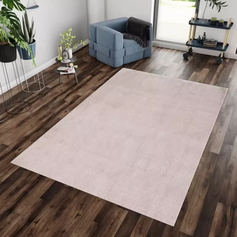 flycarpets Blake Beige Vloerkleed Hoogpolig Tapijt Zacht Wasbaar op 30°C 140x200 cm Woonkamer