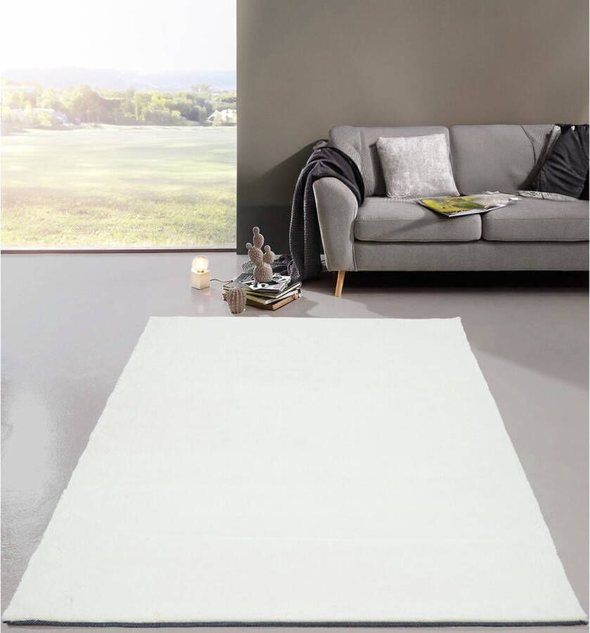 Flycarpets Comfy Vicenza Hoogpolig Zacht Vloerkleed Creme 200x290 cm