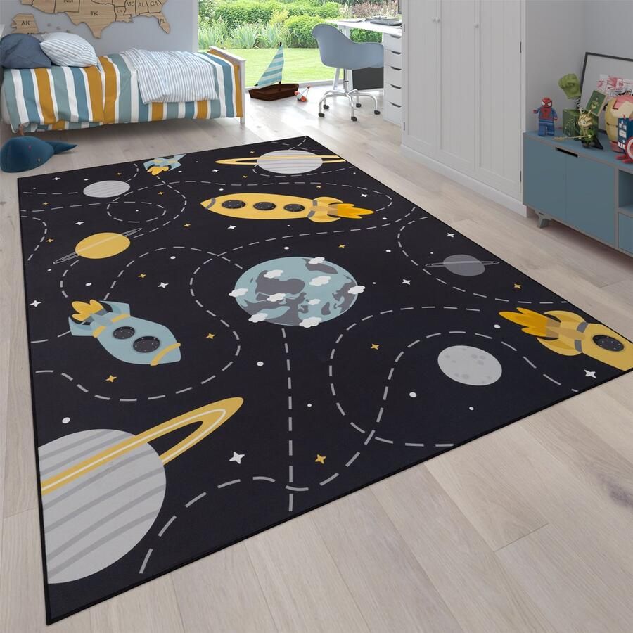 Flycarpets Binola Kindervloerkleed Zwart Kleurrijk 100x200 cm Ruimte Raket Speelkleed Speelmat Laagpolig Vloerkleed Kinderkamer