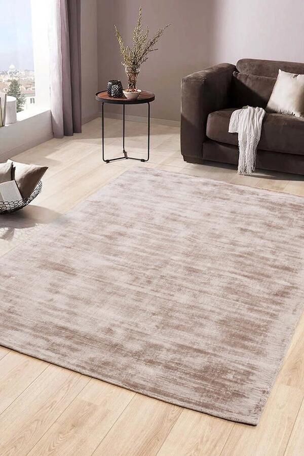 Flycarpets Lumbini Effen Viscose Taupe vloerkleed Handgeweven 160 X 230 CM