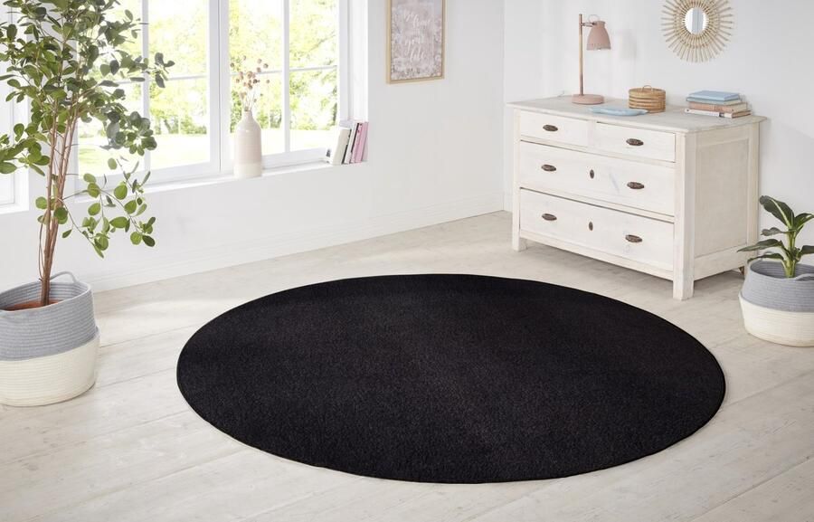 Flycarpets Rond Laagpolig Effen Uni Vloerkleed Nasty Zwart 133cm rond Ø