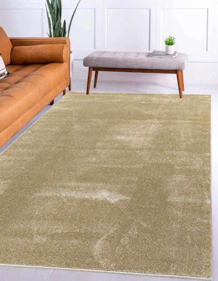 Flycarpets Ravenna Effen Vloerkleed Goud Geel Tapijt voor Woonkamer Laagpolig 160x230 cm