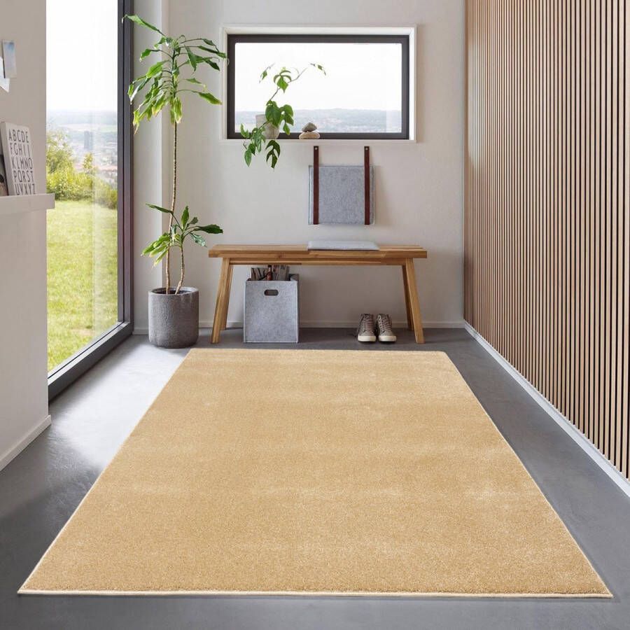 Flycarpets Ravenna Effen Vloerkleed Goud Geel Tapijt voor Woonkamer Laagpolig 160x230 cm