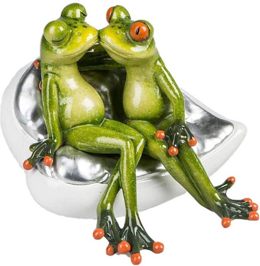 Formani decoratiefiguur grappig kikkerpaar kussens op een stoel Decoratieve kikker grappig 15cm Grappig kikkerspaar dat zich zeer lief heeft samen op een witte zilveren stoel zittend