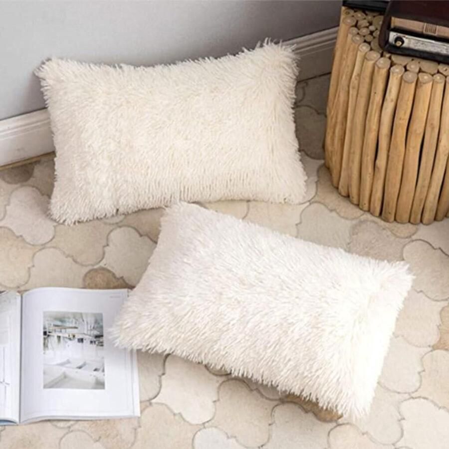 Furnibella -Set van 2 Kussenslopen 50x70 cm – Superzacht & Langharig Flanel – Warme Winter Pluche in Scandinavische Stijl – Sierkussenhoezen voor Bank Slaapkamer of Feestelijke Decoratie wit