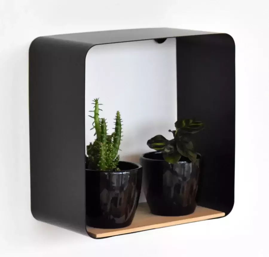 Galeara Design Wandrek metaal zwart vierkant 8cm breed x 28cm hoog x 12cm diepte. Wandrek industrieel modern zwart met hout wandplank Zoox Wandschappen design metaal