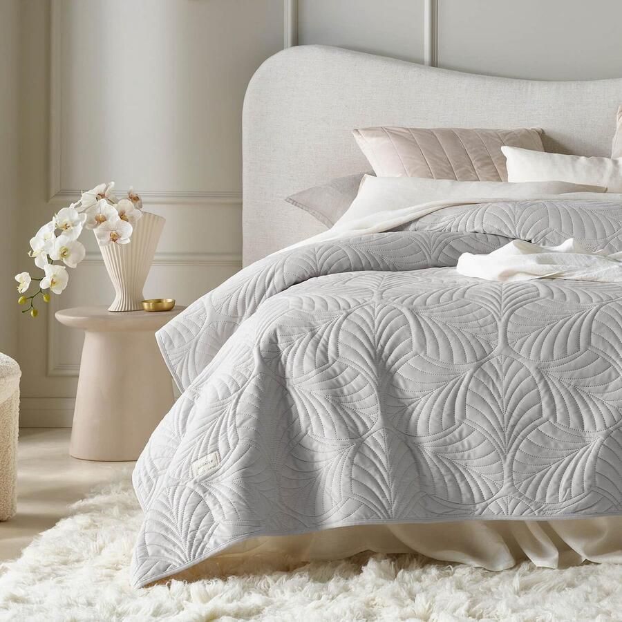 GD Home Bedsprei 200 x 220 cm Licht grijs Deken sprei kleed plaid 2 persoons beddeken Bankdeken voor slaapkamer of woonkamer Hoogwaardige kwaliteit Beddensprei Beddengoed Bed dekens