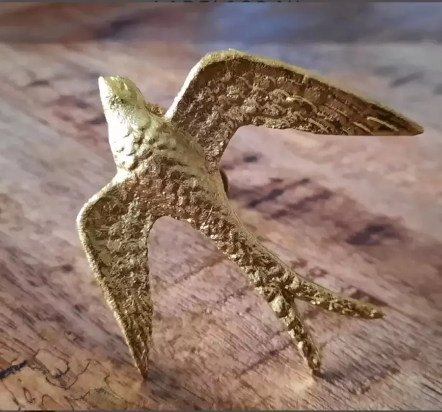 Geluk in een Potje Kastknop meubelknop knop wandhaak greep handgreep deurknop keukendeurknop restylen zwaluw vogel goud metaal messing beslag losse knopjes nachtkastje commode interieur knop