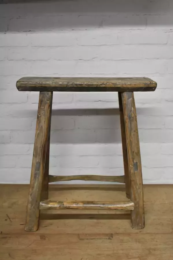 Gert Snel Interior Design Oude houten chinese kruk Landelijke kruk Stoere oude houten kruk