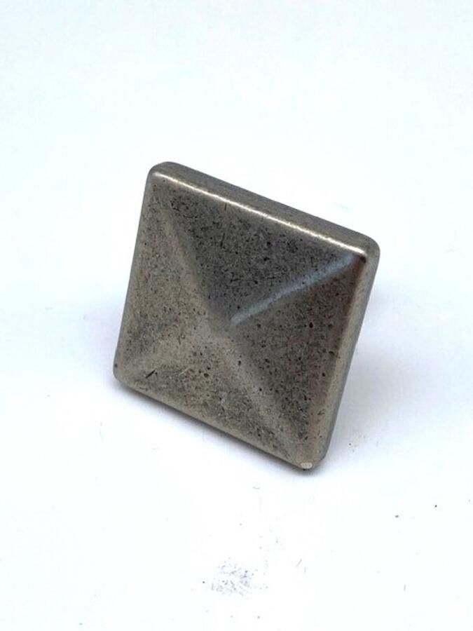 Giusti Knop Nikkel vierkant 24mm